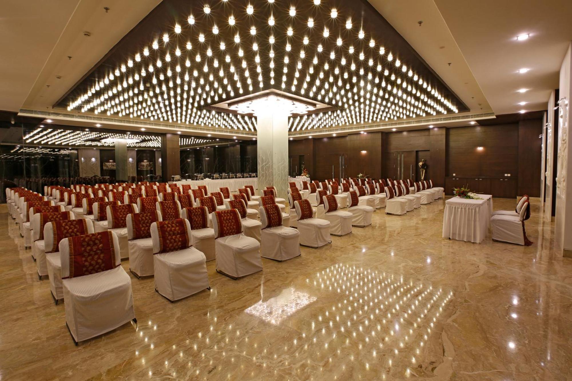 Grand Xenia Hotel Ajmer Buitenkant foto