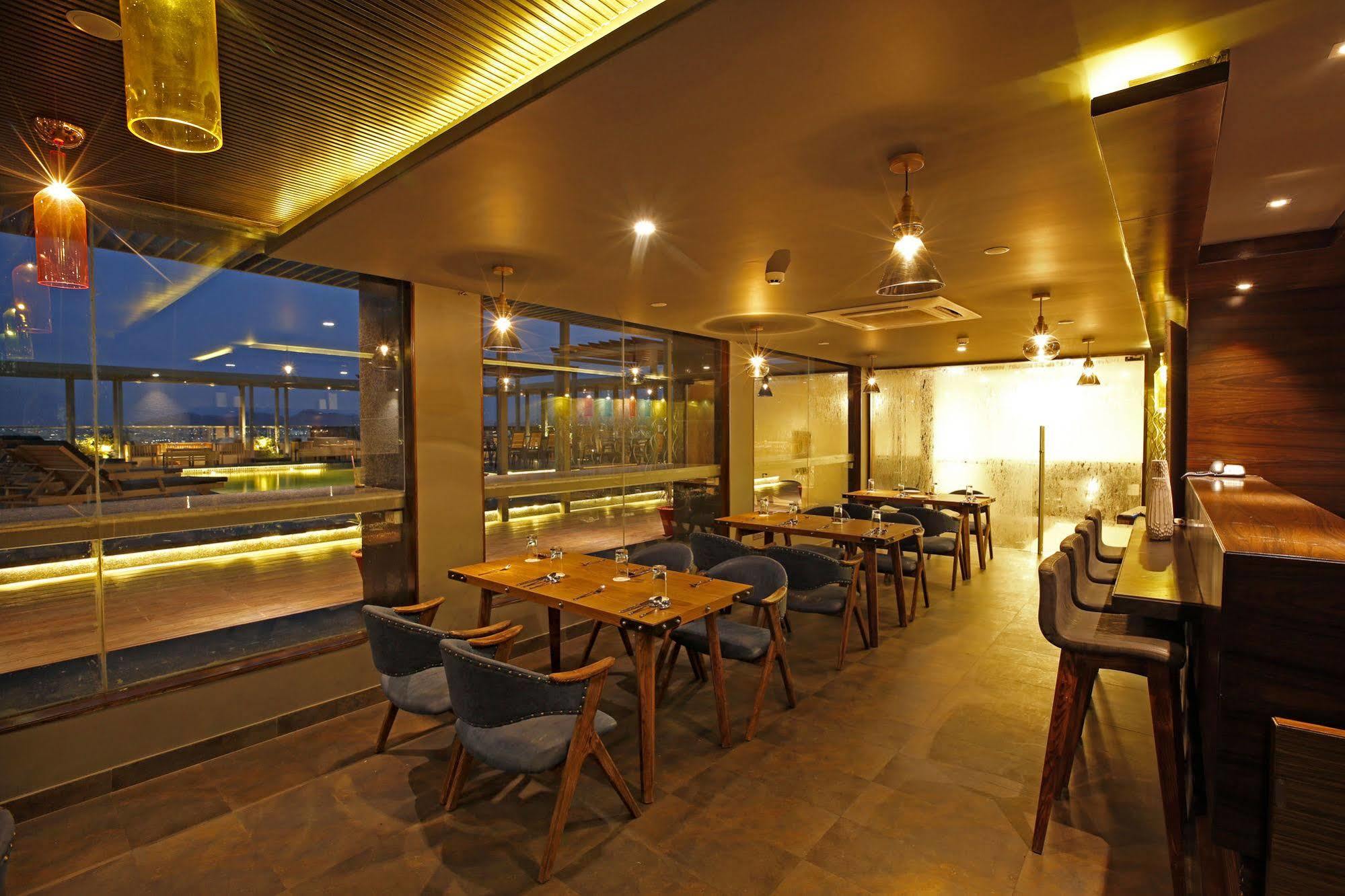 Grand Xenia Hotel Ajmer Buitenkant foto