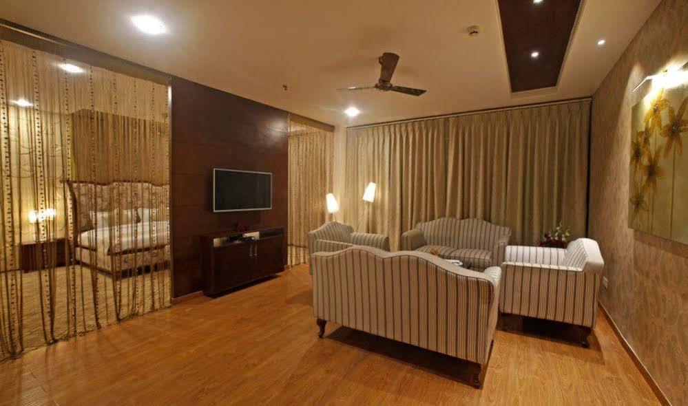 Grand Xenia Hotel Ajmer Buitenkant foto