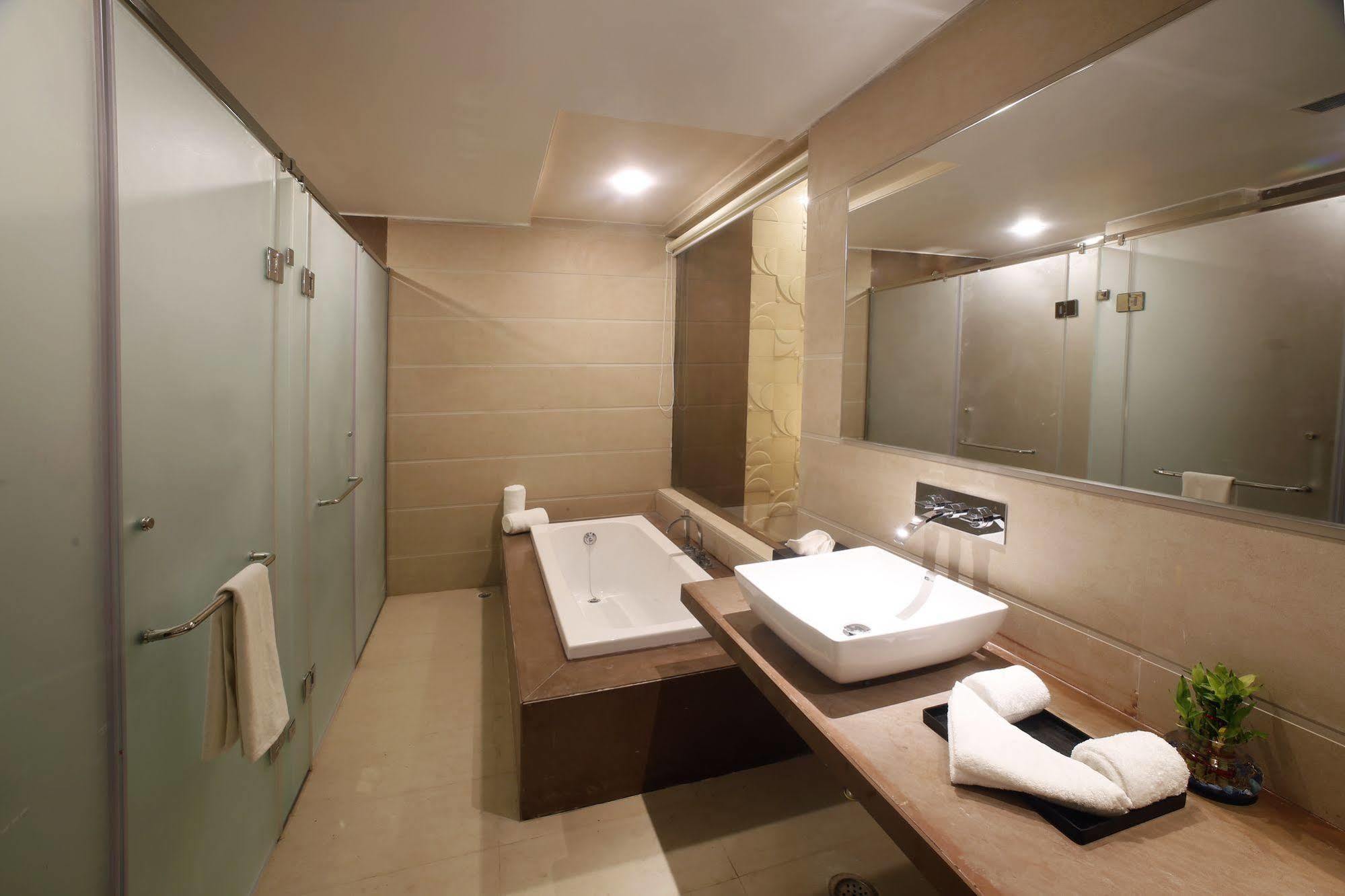 Grand Xenia Hotel Ajmer Buitenkant foto