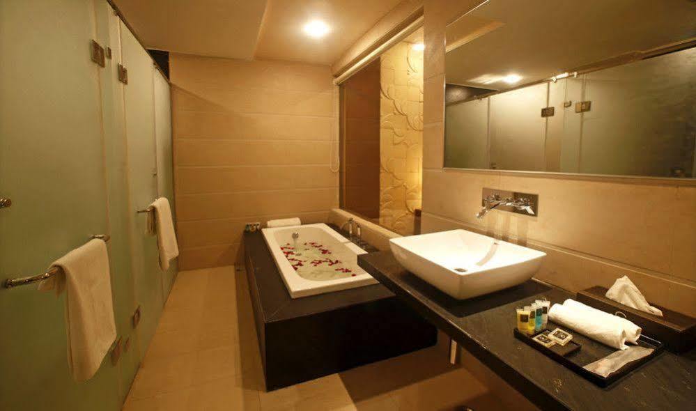 Grand Xenia Hotel Ajmer Buitenkant foto